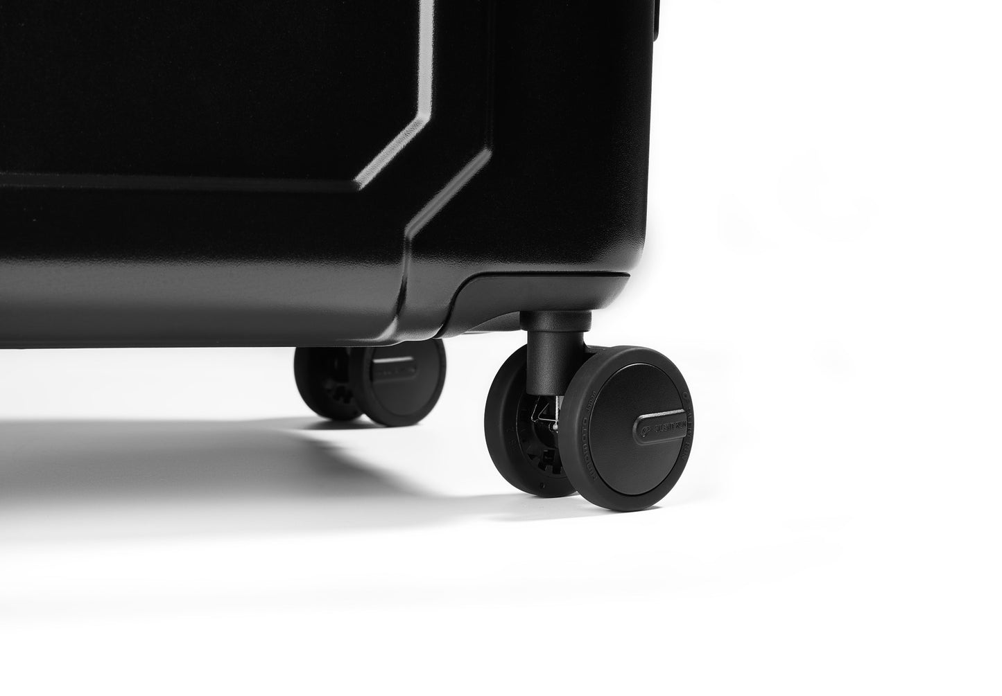 Black Voyage 28" AirTrunk Pro 120L Vacuum-Seal Suitcase