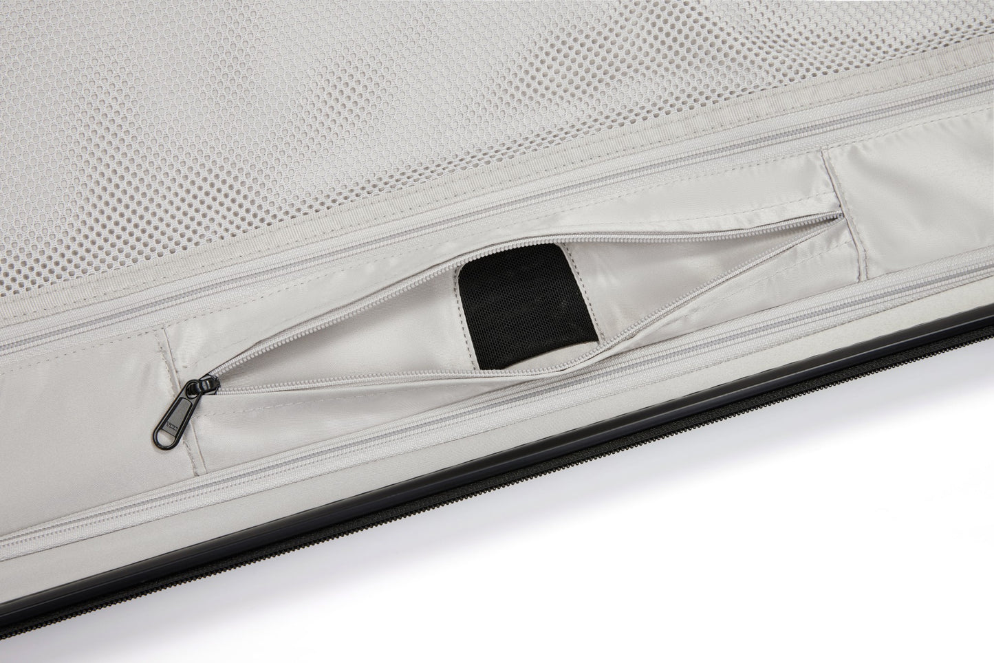 Black Voyage 28" AirTrunk Pro 120L Vacuum-Seal Suitcase