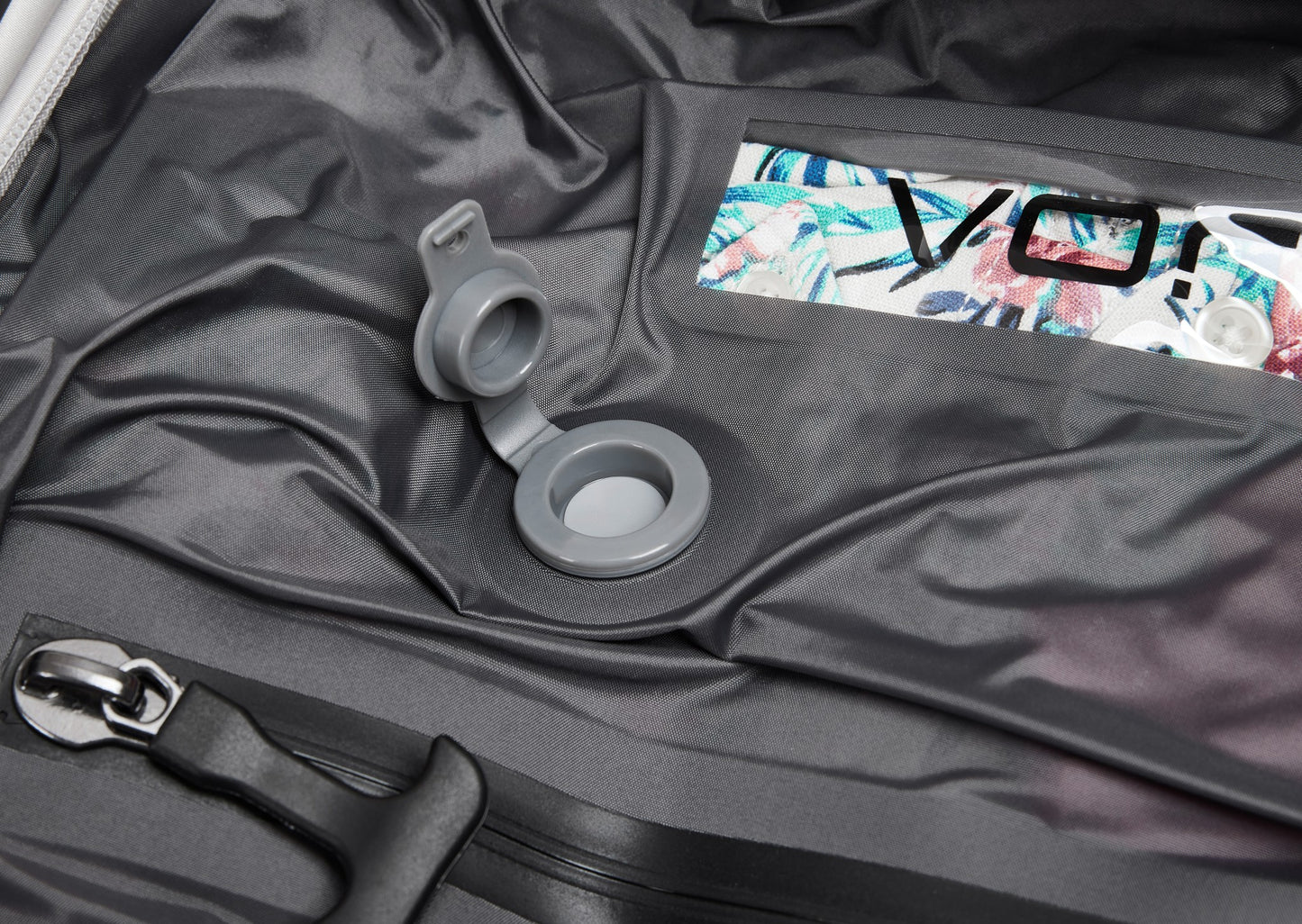 Black Voyage 28" AirTrunk Pro 120L Vacuum-Seal Suitcase