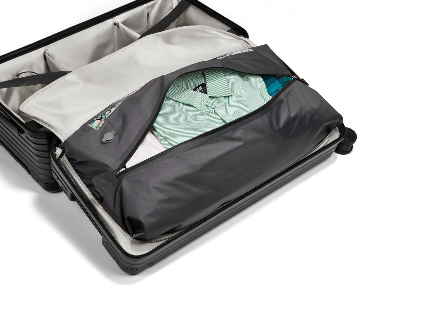 Black Voyage 28" AirTrunk Pro 120L Vacuum-Seal Suitcase