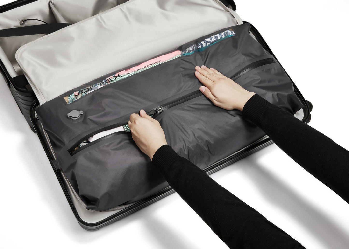 Black Voyage 28" AirTrunk Pro 120L Vacuum-Seal Suitcase